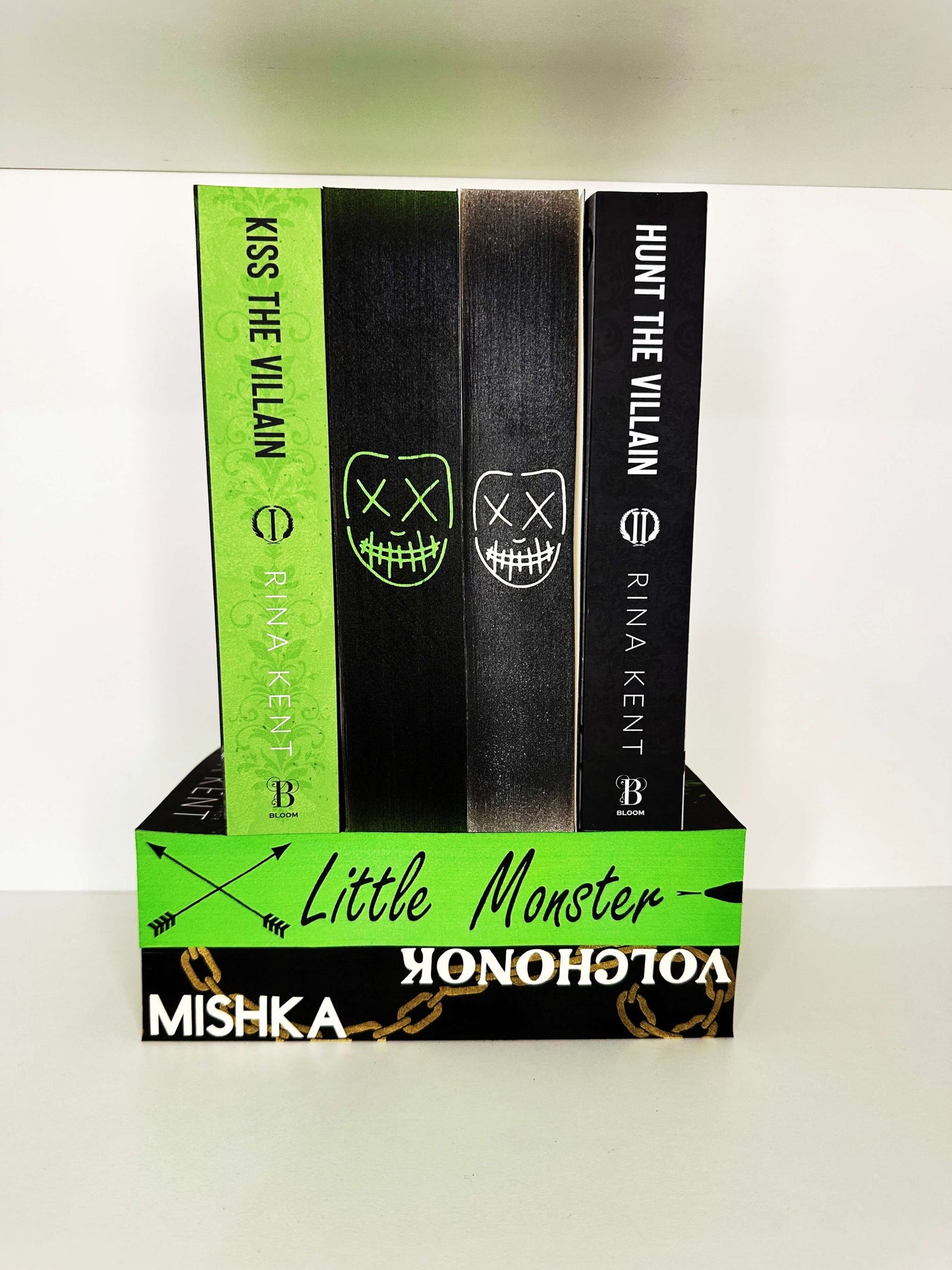 Villain Duo of Kiss The Villain & Hunt The Villain by Rina Kent- BLOOM EDITION